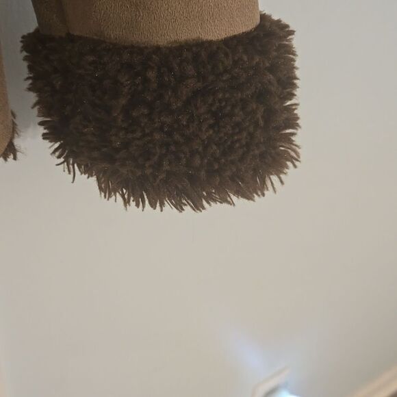 Beulah Brown and Tan Teddy Jacket with Plush Collar - Picture 5 of 7